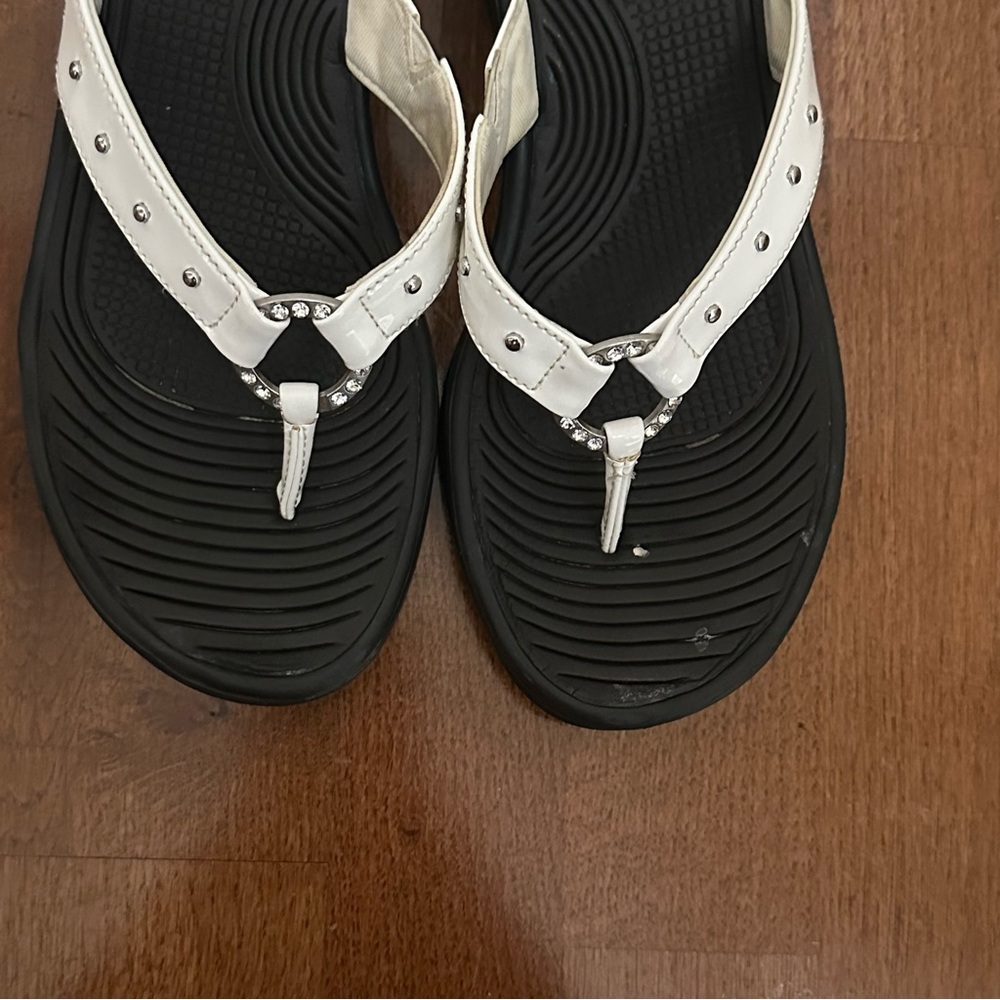 Sketchers Black and White Rhinestones Flip Flop Sandals Size 7.5 - Picture 9 of 16
